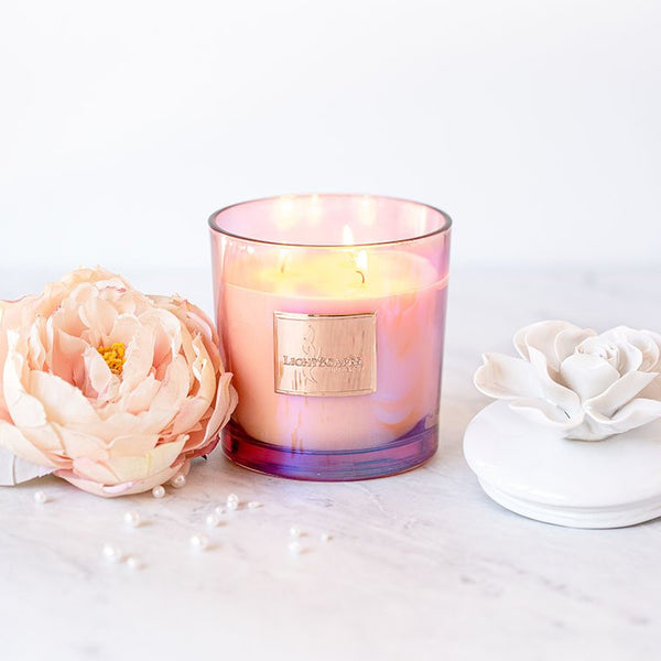Enchanted crystal candle with Rose quartz & Peony petals
